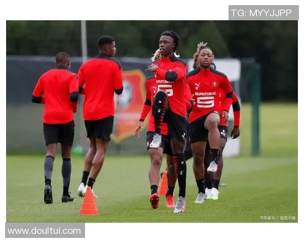 福冈黄蜂迎战山口雷诺力争主场胜利展现球队实力与斗志