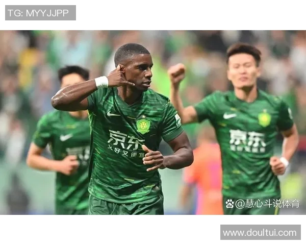 鲁能与国安激战背后裁判组的判罚争议与影响分析