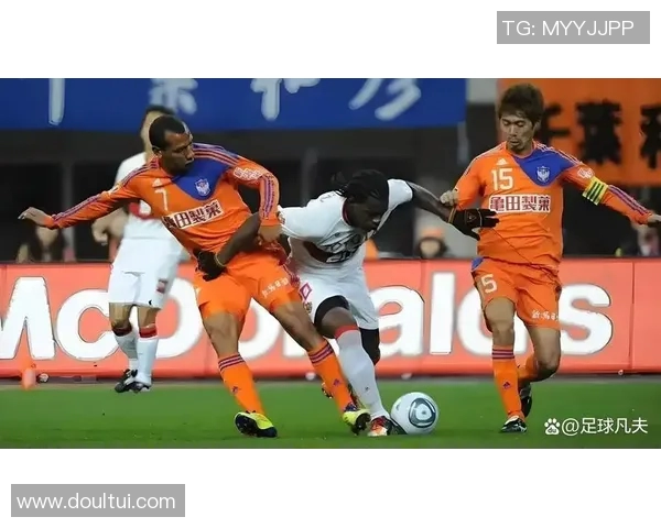 熊本深红与沥木FC的激烈对决展现足球魅力与团队精神的较量