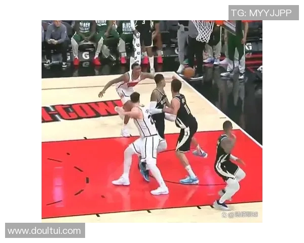 火箭队与雄鹿队精彩对决全场免费直播抢先看